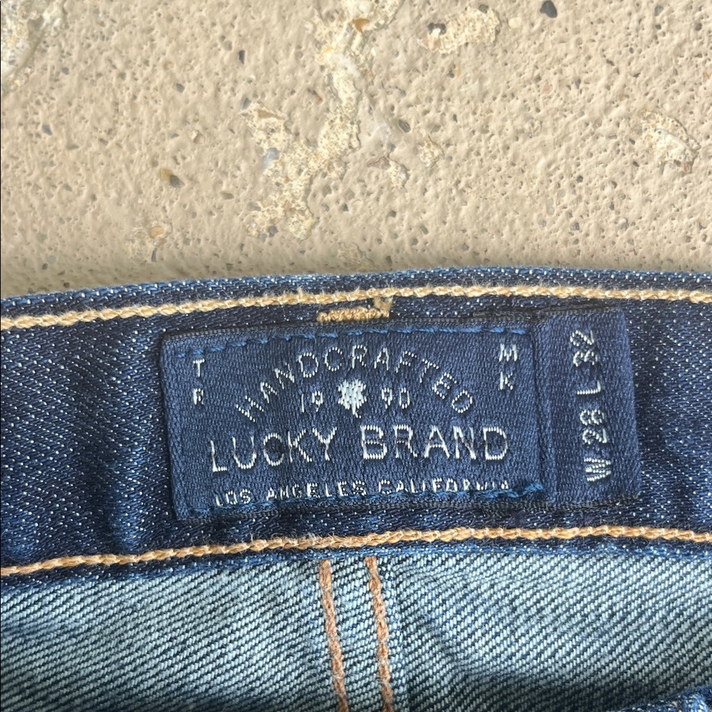Like new Lucky Brand Dark Blue Skinny Jeans - Picture 2 of 16